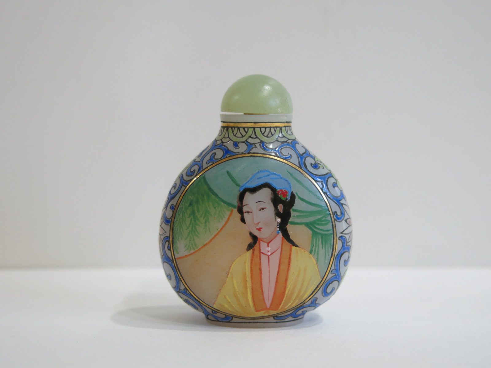 Chinese Snuff Bottle Frosted Glass with Satsuma Figure & Flowers